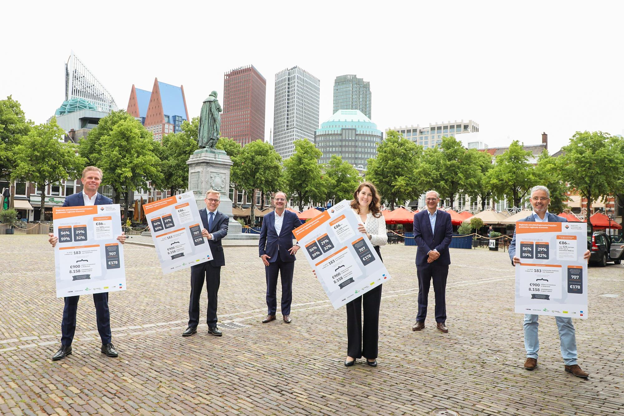 V.l.n.r. Arne Weverling (VVD), Eppo Bruins (ChristenUnie), Rinke Zonneveld (InnovationQuarter) Jessica van Eijs (D66), Tys van Elk (LIOF), Mustafa Amhaouch (CDA). Fotograaf Daniel Verkijk